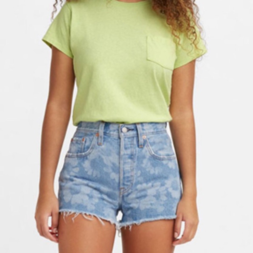 Levi’s 501 Jean Shorts in Athens Blossom Floral - Picture 4 of 6